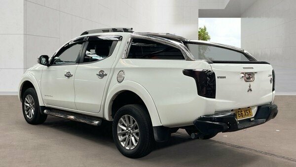Mitsubishi L200 2.4 Di-d Dc Barbarian Pickup Double Cab White #3