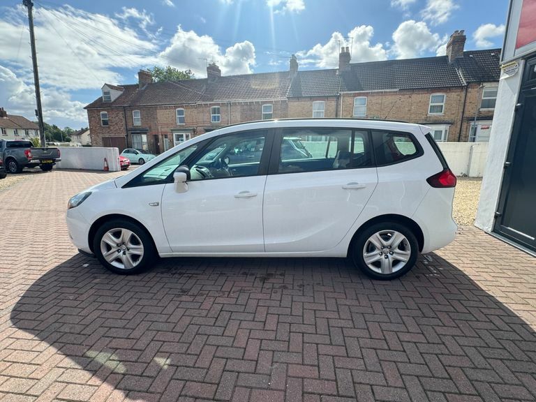 Vauxhall Zafira Tourer 2.0 Cdti 165 Exclusiv White #4