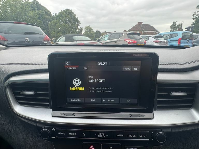Kia Ceed 1.0T Gdi Isg 3 White #31