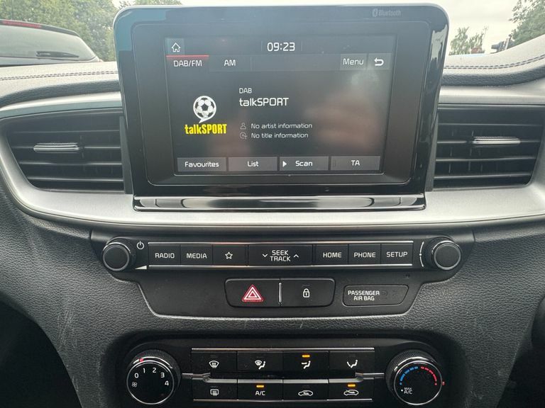 Kia Ceed 1.0T Gdi Isg 3 White #32