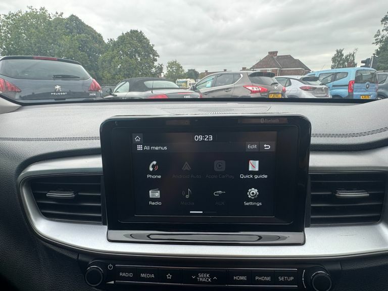 Kia Ceed 1.0T Gdi Isg 3 White #30