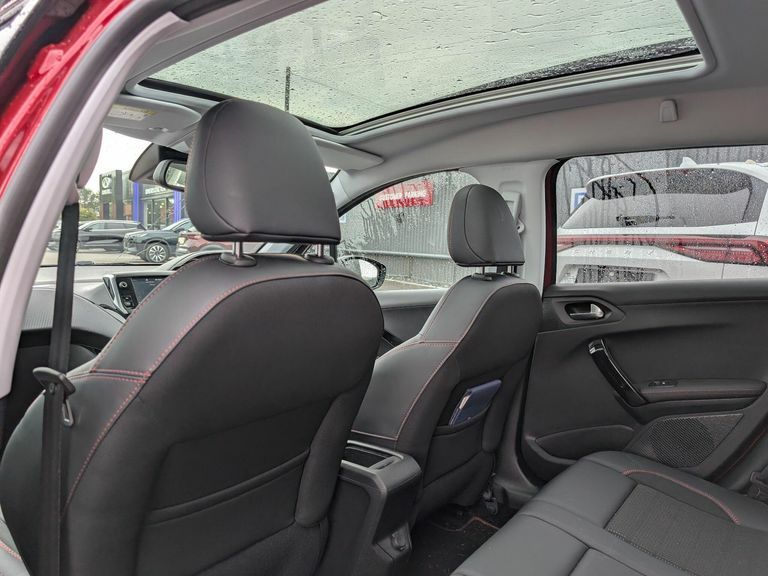 Peugeot 2008 Active White #9