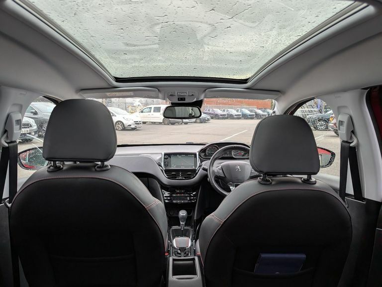 Peugeot 2008 Active White #33