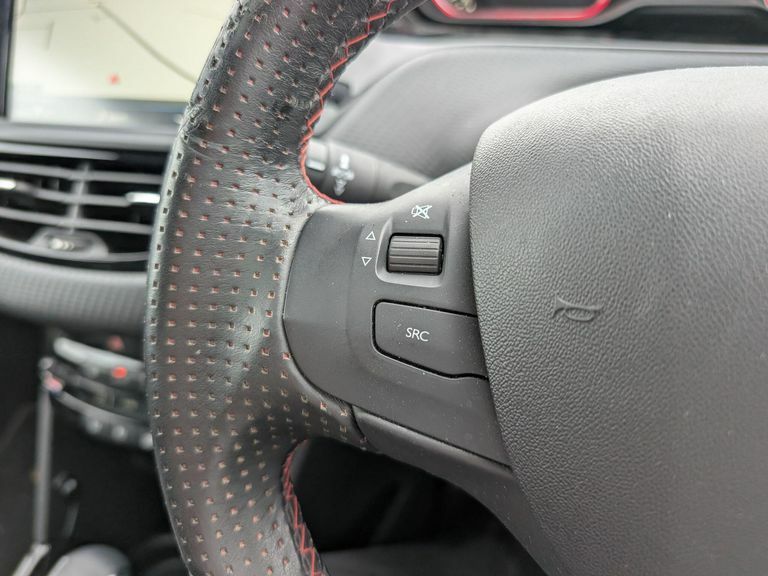 Peugeot 2008 Active White #11