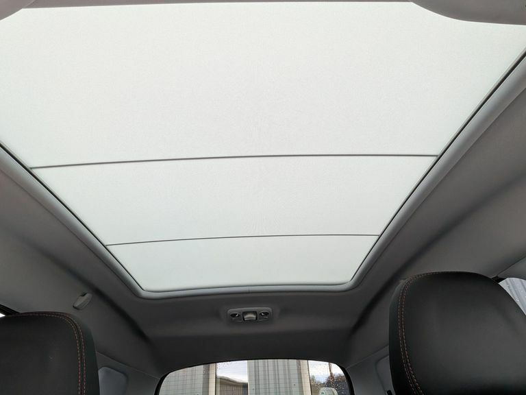 Peugeot 2008 Active White #36