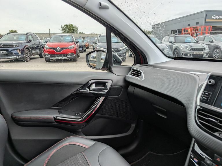 Peugeot 2008 Active White #34