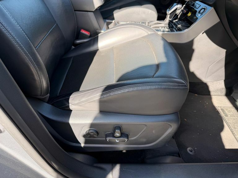 SsangYong Korando Ultimate White #16