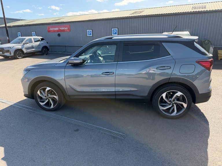 SsangYong Korando Ultimate White #11