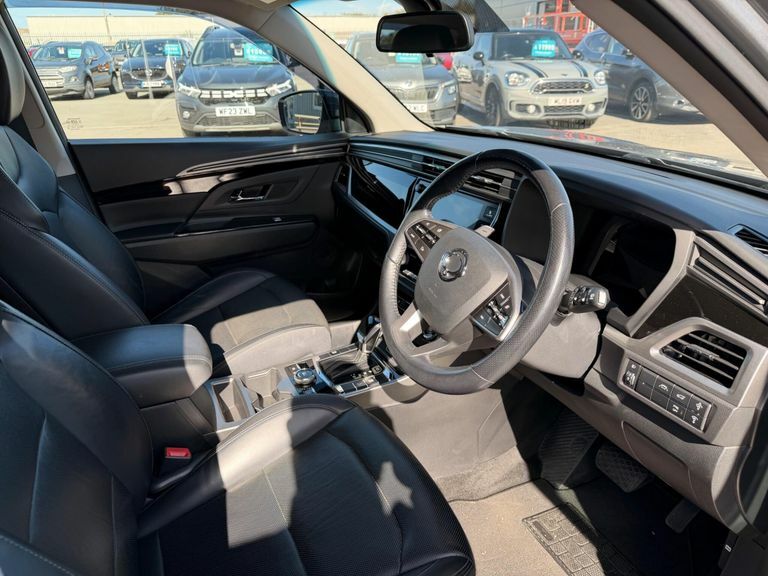 SsangYong Korando Ultimate White #21