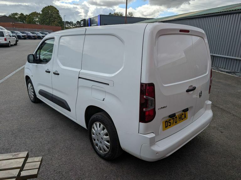 Vauxhall Combo 1.5 Turbo D 2300 Sportive Crew Van L2 Euro 6 Ss #3