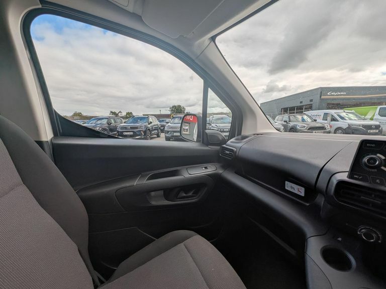 Vauxhall Combo 2300 1.5 Turbo D 100Ps H1 Sportive Van #22