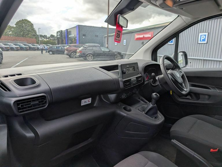 Vauxhall Combo 1.5 Turbo D 2300 Sportive Crew Van L2 Euro 6 Ss #4