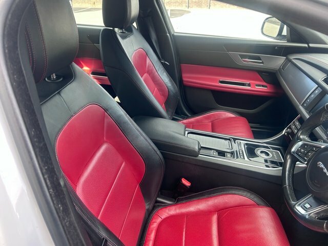 Jaguar XF Saloon 3.0 Black #10