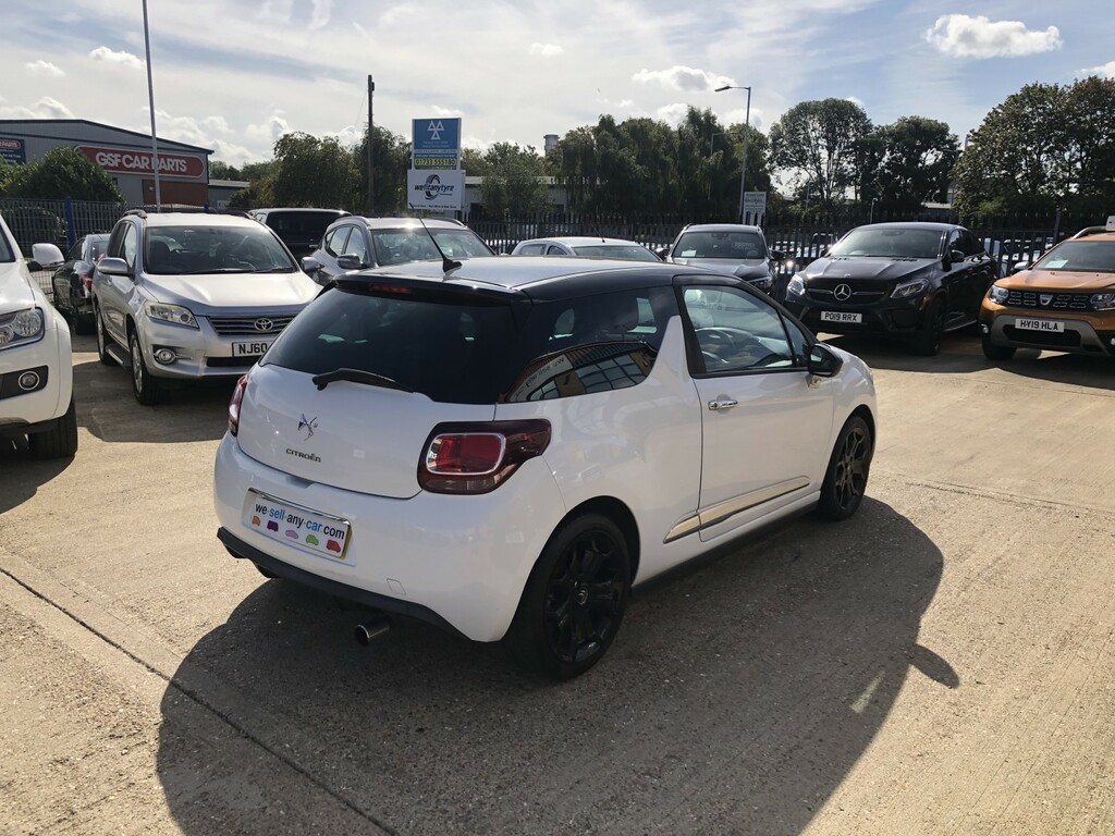 Citroen DS3 Hatchback 1.2 Puretech Dstyle Plus 2015 White #2
