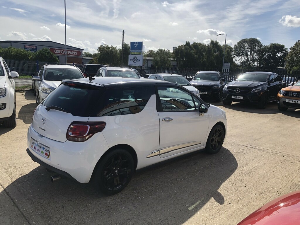 Citroen DS3 Hatchback 1.2 Puretech Dstyle Plus 2015 White #3