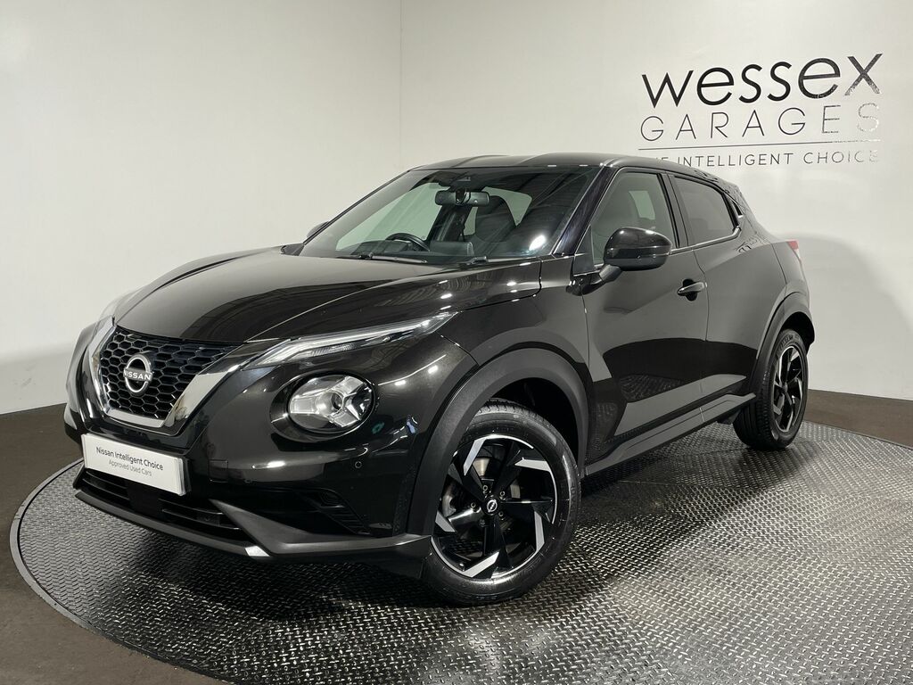 Nissan Juke Tekna Red #4