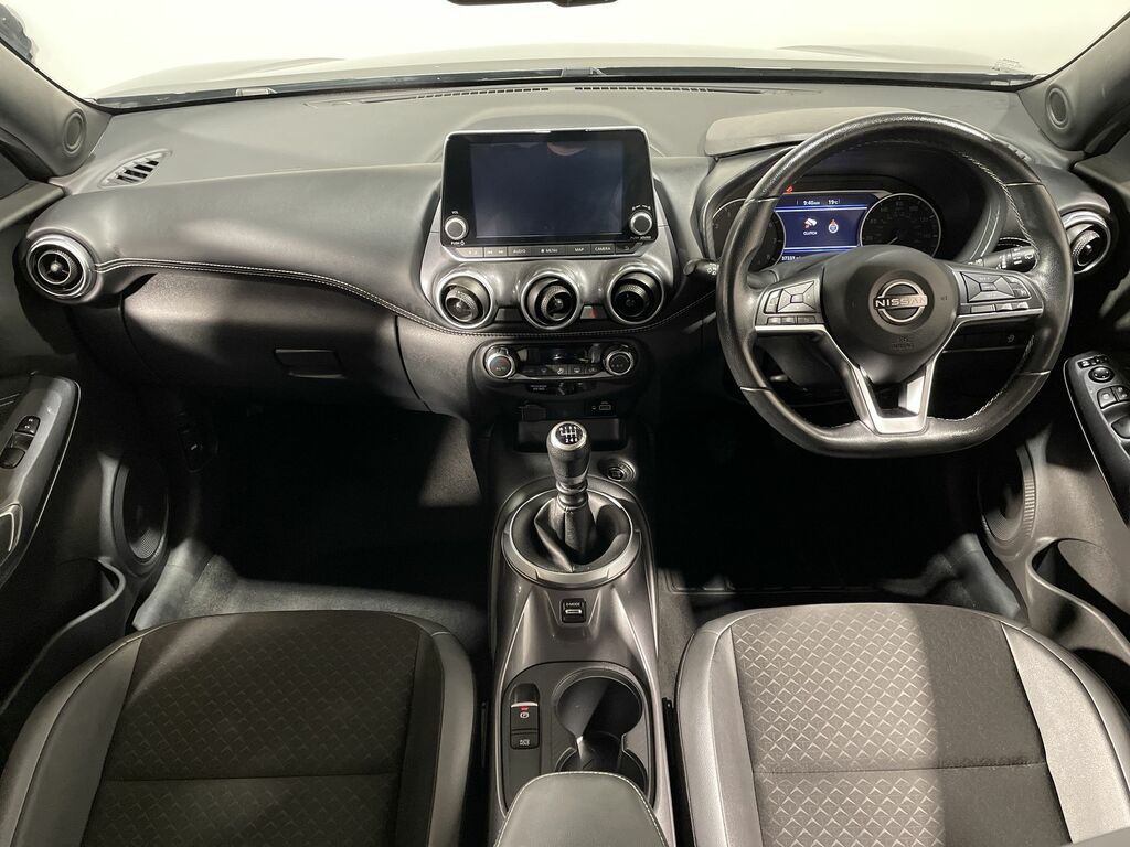 Nissan Juke Tekna Red #2