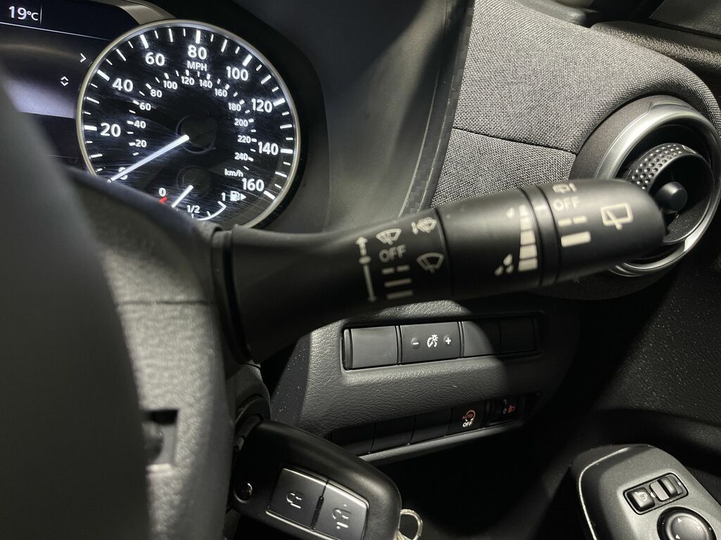 Nissan Juke N-connecta Black #40