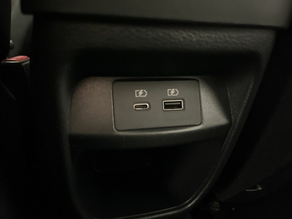 Nissan Juke N-connecta Black #50