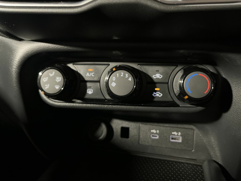 Nissan Juke N-connecta Black #29