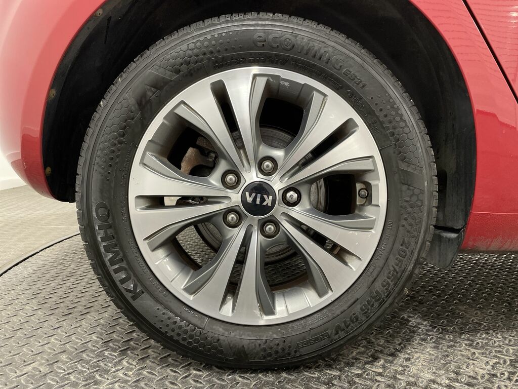 Kia Venga 3 Auto Red #6