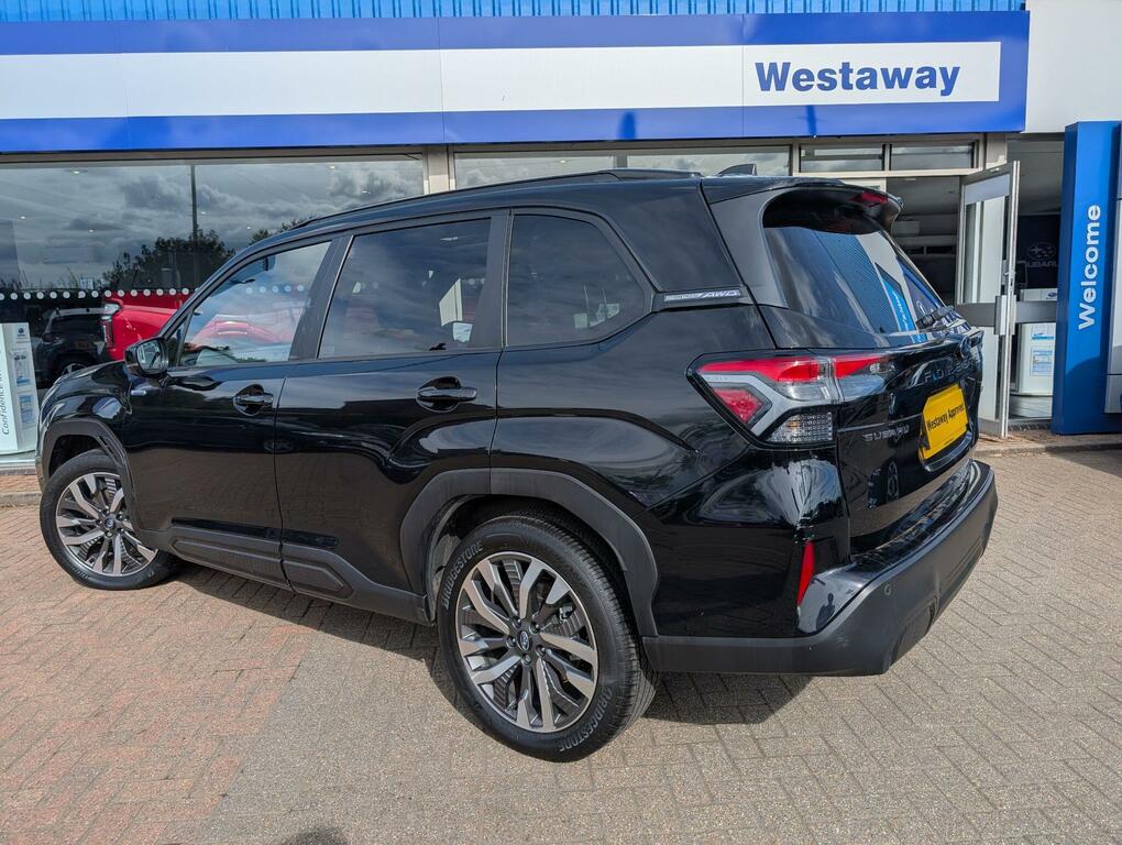 Subaru Forester 2.0I E-boxer Touring Lineartronic Black #4