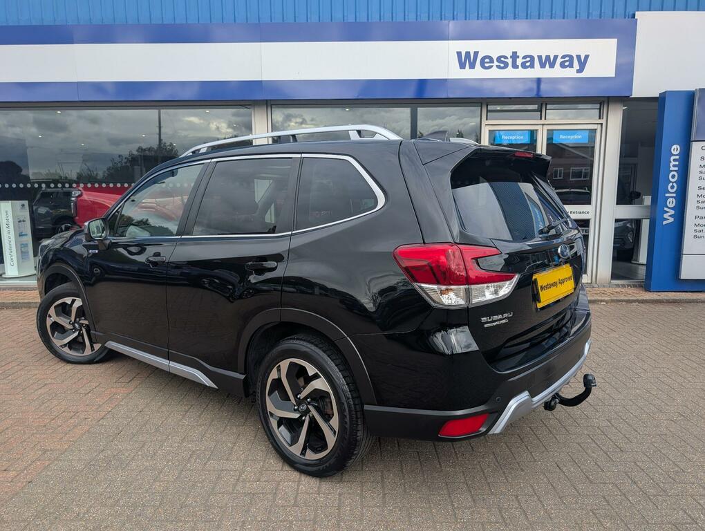 Subaru Forester 2.0I E-boxer Xe Premium Lineartronic Black #4