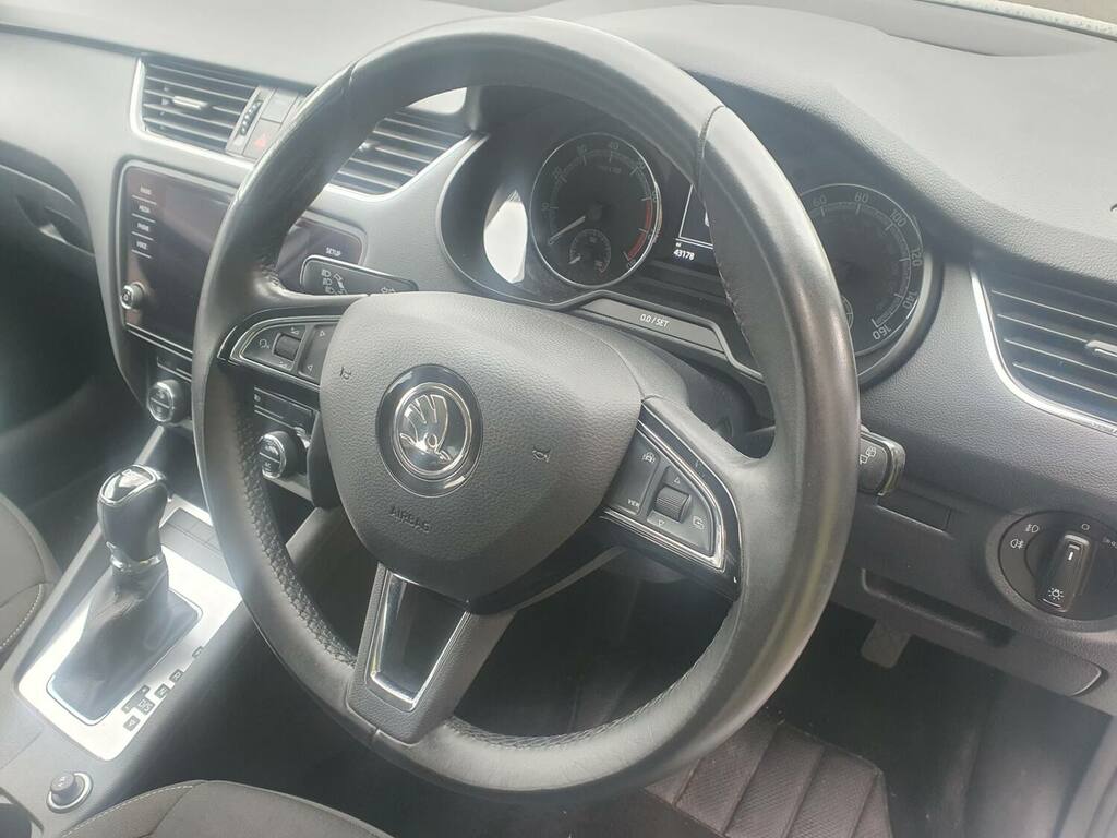 Skoda Octavia 1.0 Tsi Se Dsg White #6