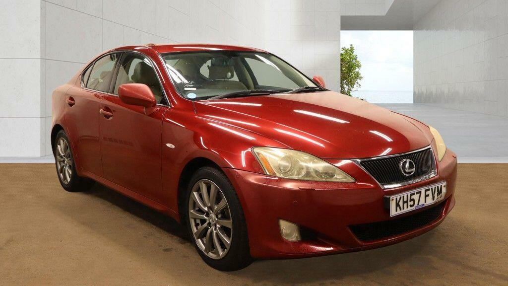 Lexus IS Se-l Red