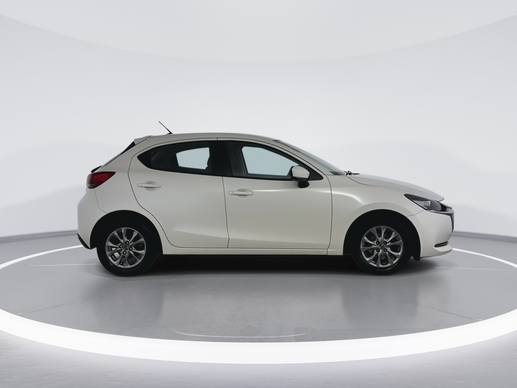 Mazda 2 1.5 Skyactiv G Se-l Nav White #2