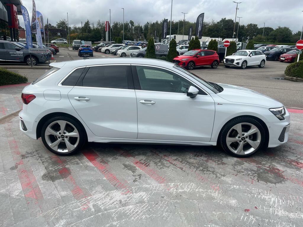 Audi A3 1.5 Tfsi 35 S Line Sportback Eur White #4
