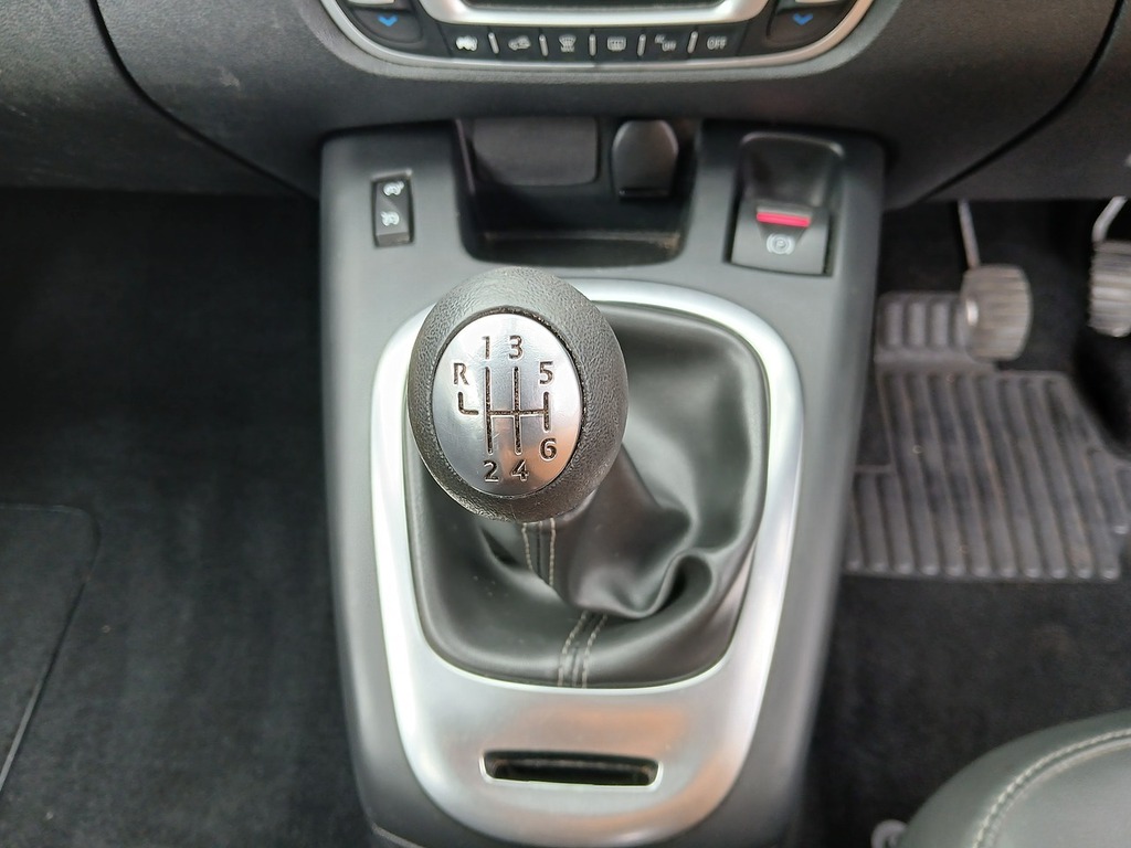 Renault Grand Scenic Dynamique Tomtom White #27