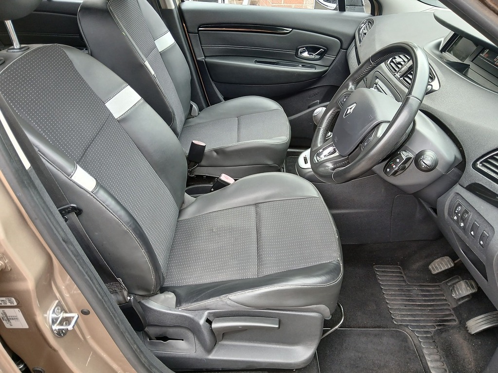 Renault Grand Scenic Dynamique Tomtom White #22