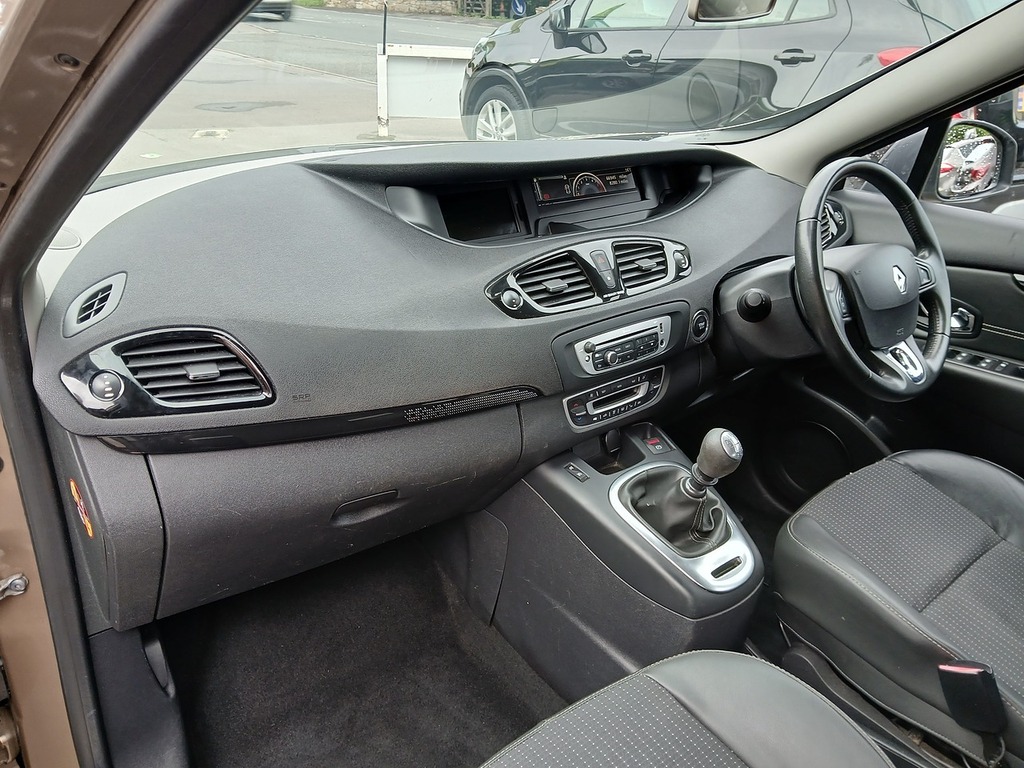 Renault Grand Scenic Dynamique Tomtom White #9