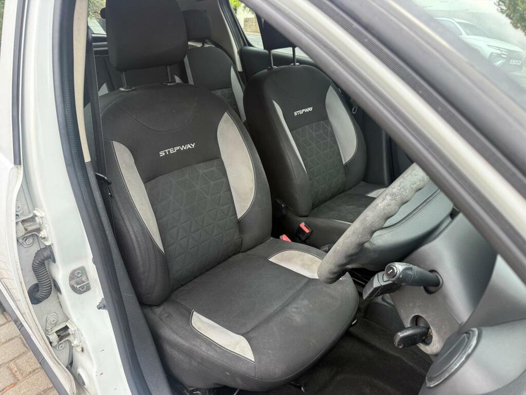 Dacia Sandero Stepway Hatchback 1.5 Stepway Laureate Dci 90 2014 Red #9