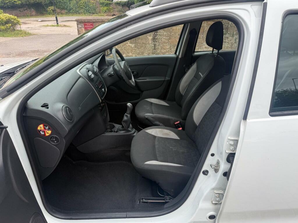 Dacia Sandero Stepway Hatchback 1.5 Stepway Laureate Dci 90 2014 Red #13