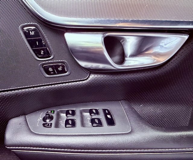 Volvo S90 D4 Momentum Silver #26