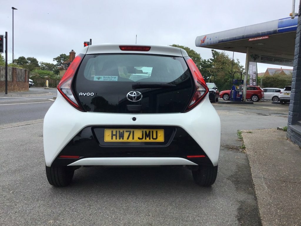 Toyota Aygo Vvt-i X-play Hatchback White #4