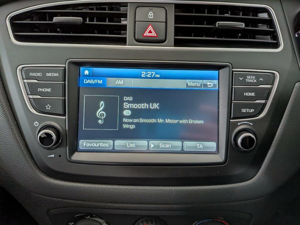 Hyundai I20 Hatchback White #32