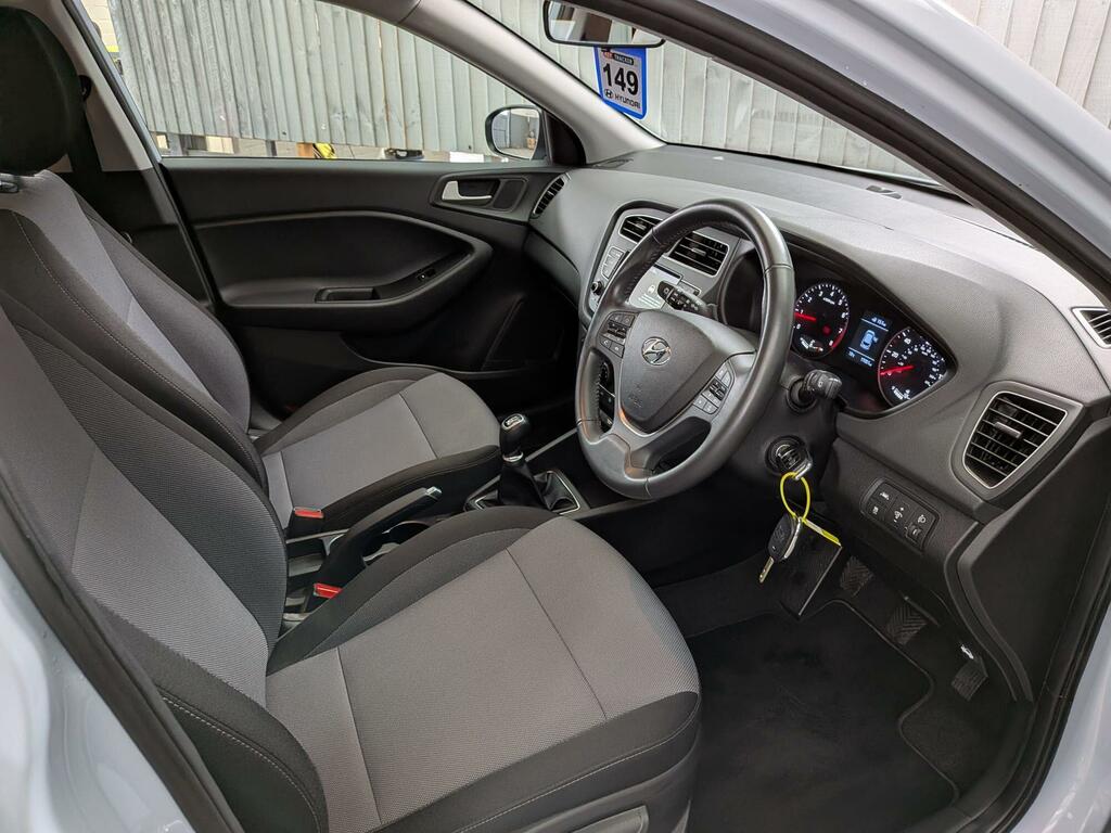 Hyundai I20 Hatchback White #10