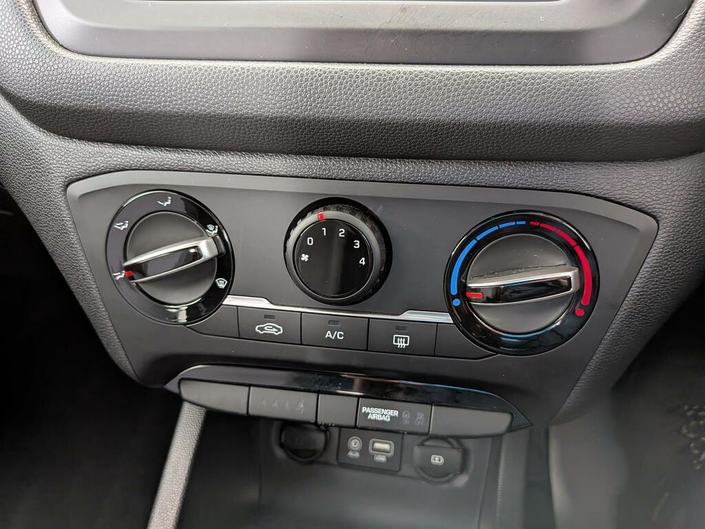 Hyundai I20 Hatchback White #16