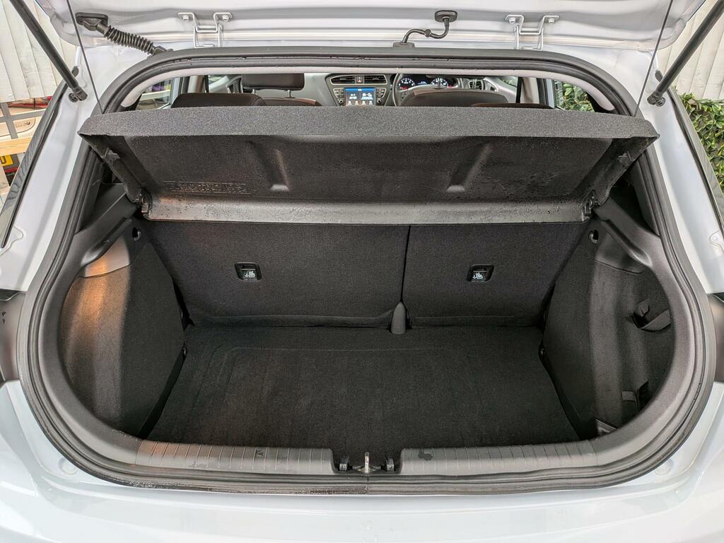 Hyundai I20 Hatchback White #36