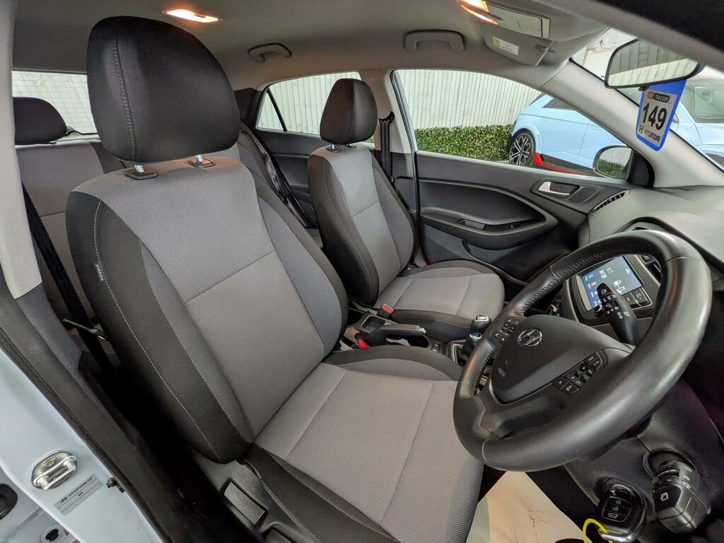 Hyundai I20 Hatchback White #11