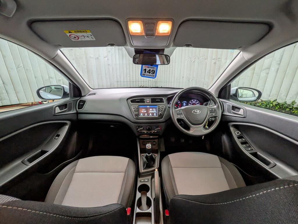 Hyundai I20 Hatchback White #9