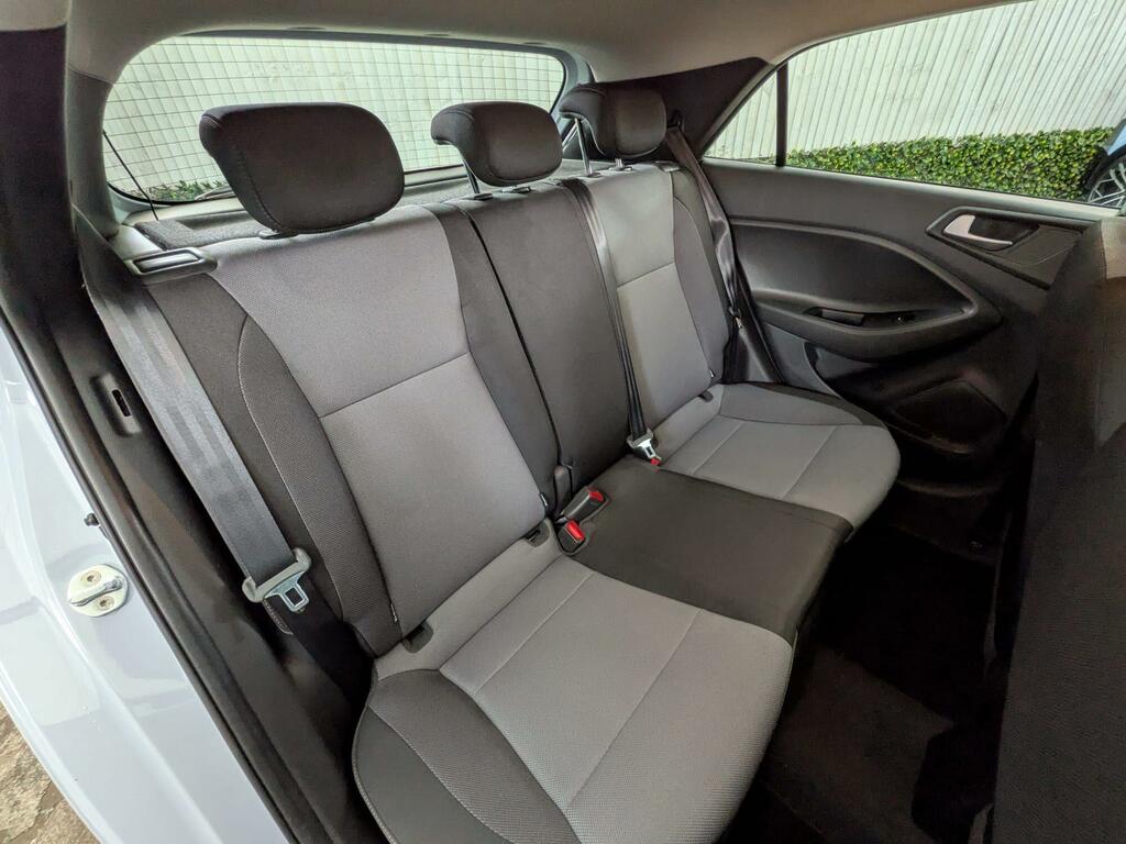 Hyundai I20 Hatchback White #13