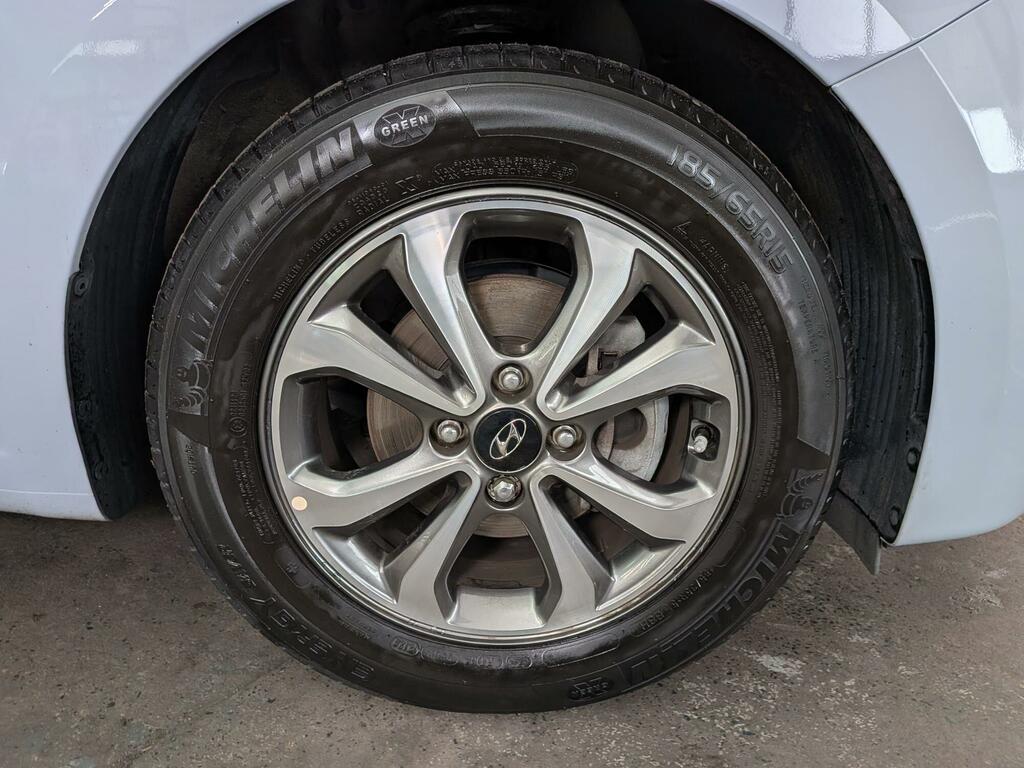 Hyundai I20 Hatchback White #26
