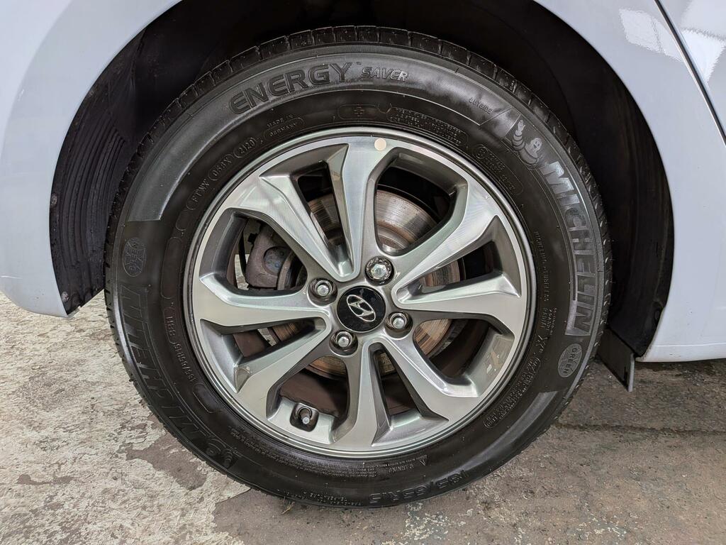 Hyundai I20 Hatchback White #25