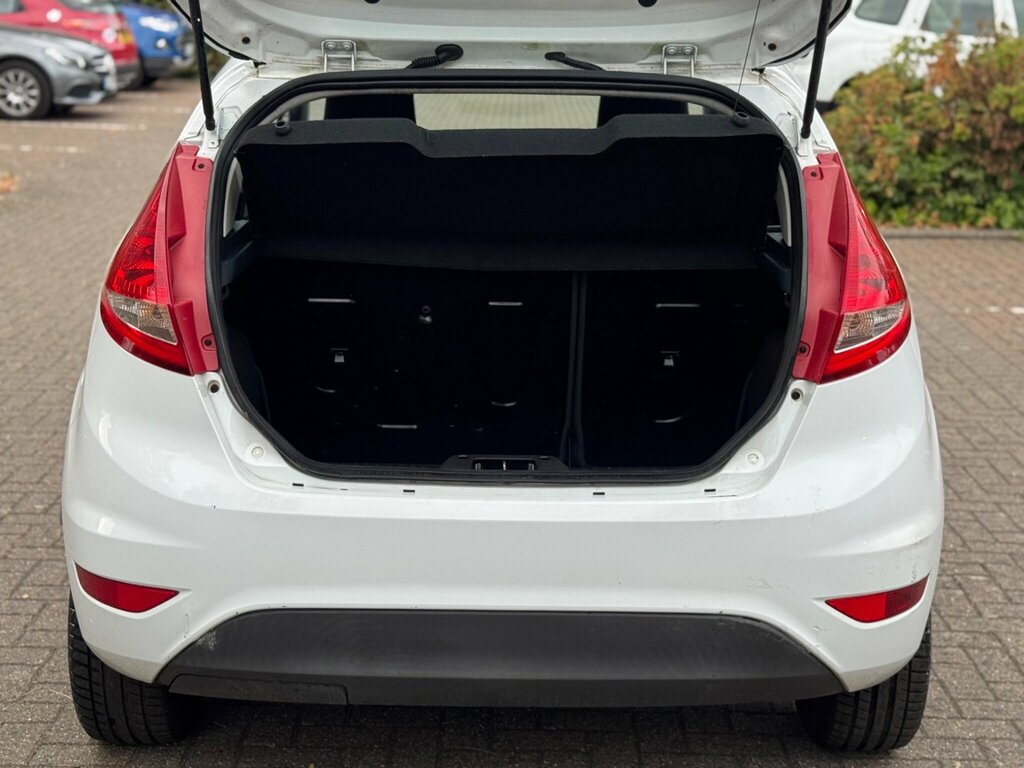 Ford Fiesta Hatchback 1.6 Titanium 201010 Red #23