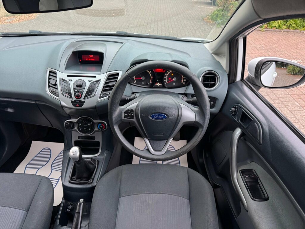 Ford Fiesta Hatchback 1.6 Titanium 201010 Red #31