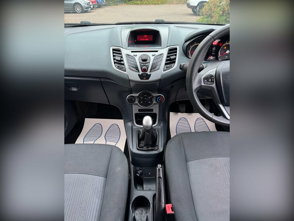 Ford Fiesta Hatchback 1.6 Titanium 201010 Red #28